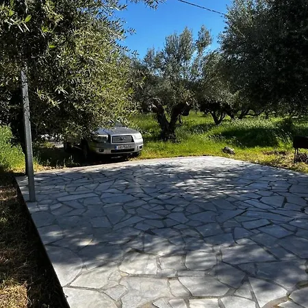 Elaiocampus Luxury House * Kamáres