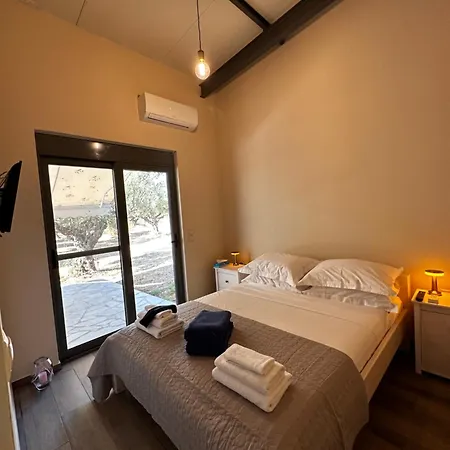 Elaiocampus Luxury House شقة Kamáres