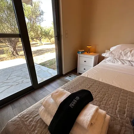 Elaiocampus Luxury House شقة Kamáres