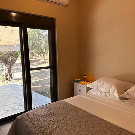 Elaiocampus Luxury House * Kamáres