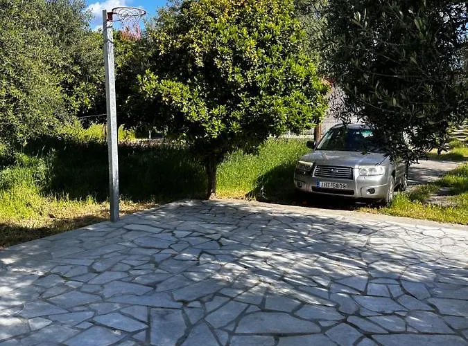 Elaiocampus Luxury House * Kamáres