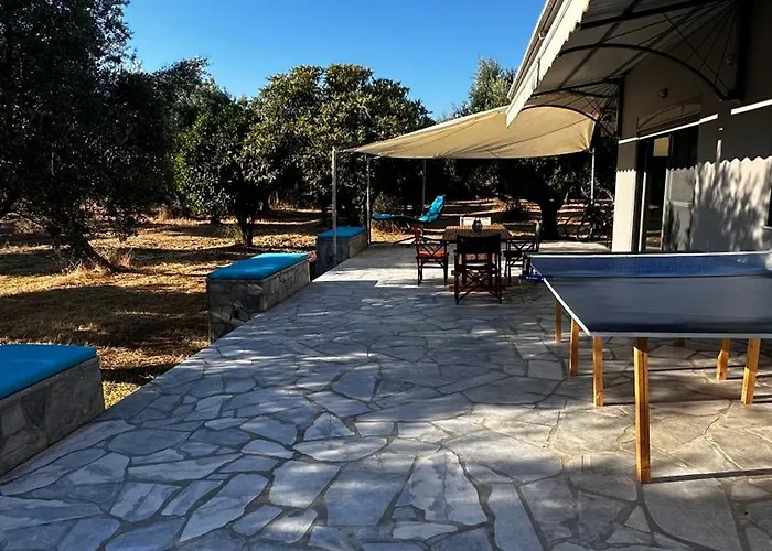 Elaiocampus Luxury House