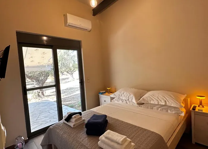 Elaiocampus Luxury House Apartment Kamáres